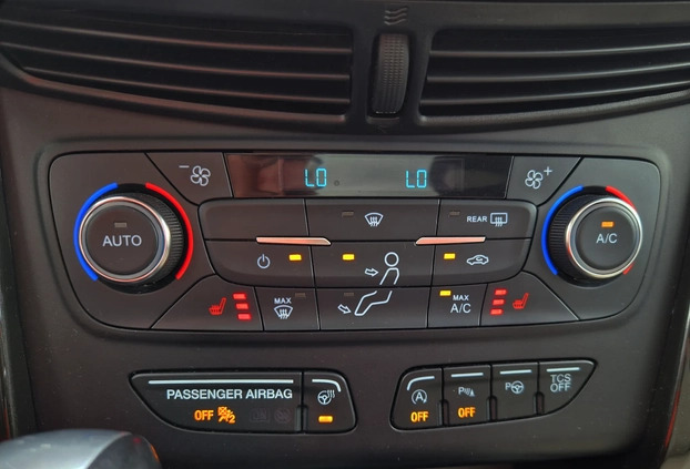 Ford Kuga cena 61900 przebieg: 120000, rok produkcji 2017 z Warszawa małe 211